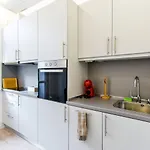 Duplex Prime Location 2bth 2 *