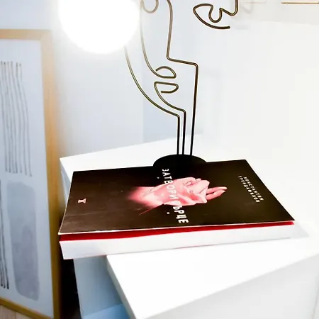 Duplex Prime Location 2bth 2