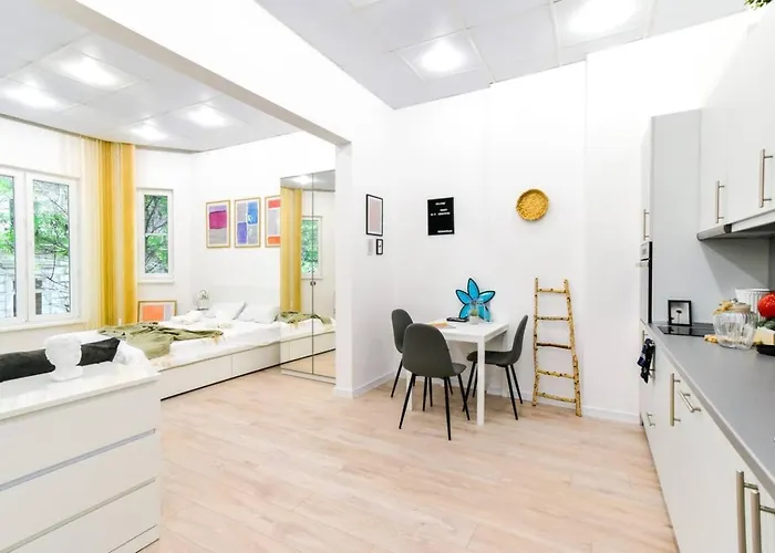 Duplex Prime Location 2bth 2